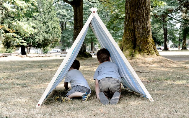 DIY-kids-woodworking-tent