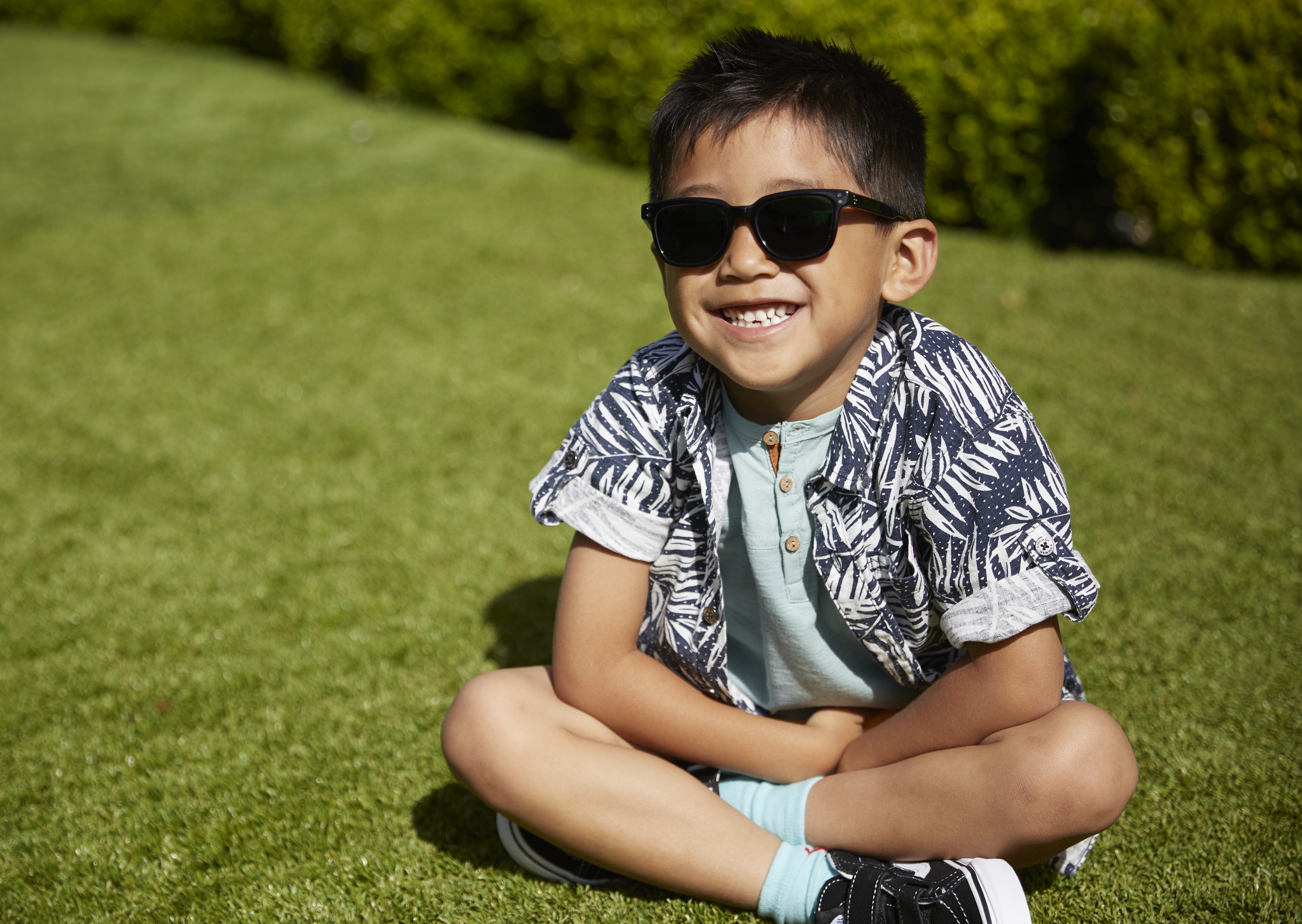 kids child sunglasses fit 3 to 8  years old Black Plastic Frame Black Lensk004 
