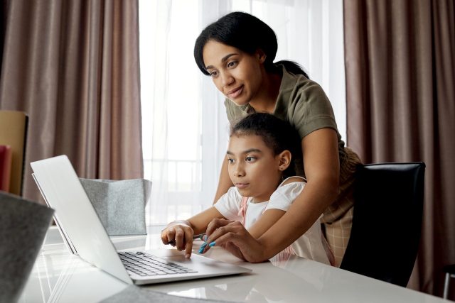 mom daughter computer online school virtual elearning