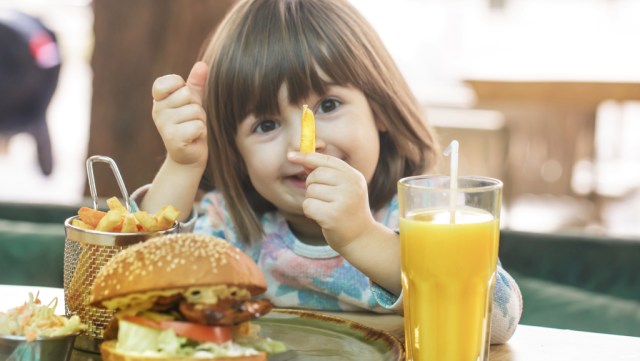 How to Introduce New Foods to Your Child, According to a Dietitian