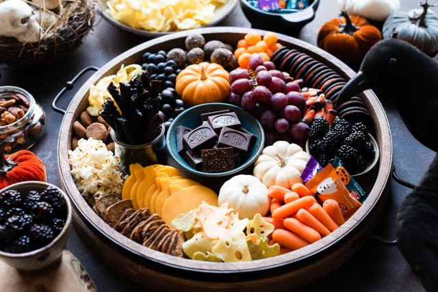 How to Make a Spooktacular Halloween Treat Board