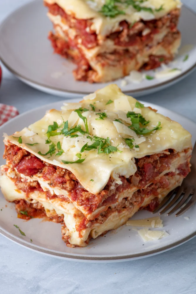 slow cooker lasagna is an easy pasta recipe