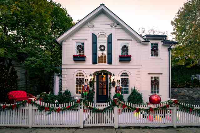 Here’s One More Chance to Stay in a Lifetime Holiday Movie House