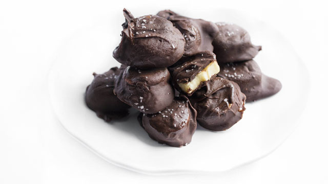A picture of chocolate- dipped banana bites, a healthy birthday cake alternative