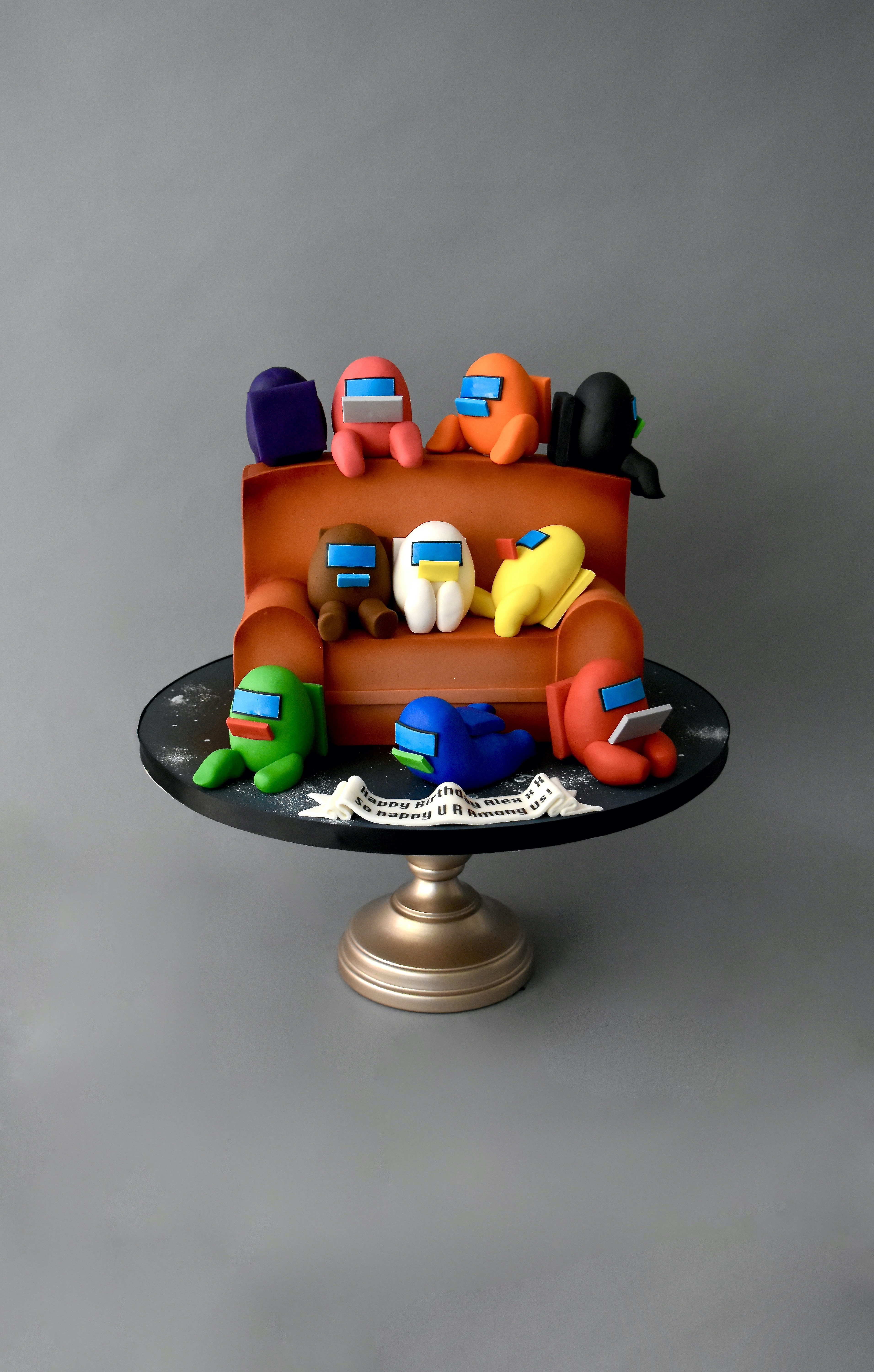 Modern Cake with Geometric Shapes – SOMA Webshop