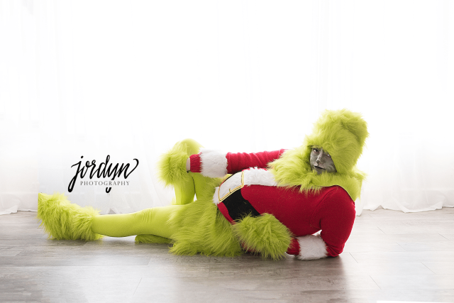 This Grinch Maternity Photo Shoot Will Make Your Heart Grow Two Sizes