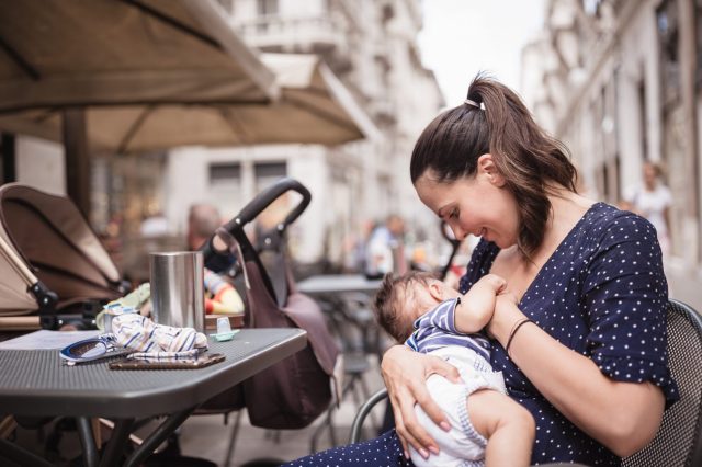 Feeding your baby away from home: Products that help
