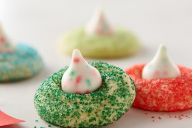 Keep Up the Holiday Baking with This Sugar Cookie Blossoms Recipe