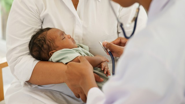These Are the Questions to Ask Your Pediatrician on Your Newborn’s First Visit