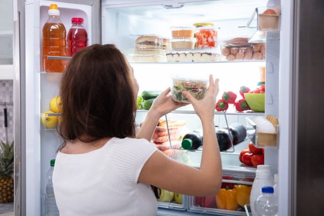 A Guide on How to Organize Your Refrigerator (& Keep It That Way!)