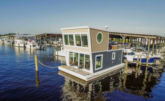 All Hands on Deck: 13 Houseboats to Rent with Your Crew