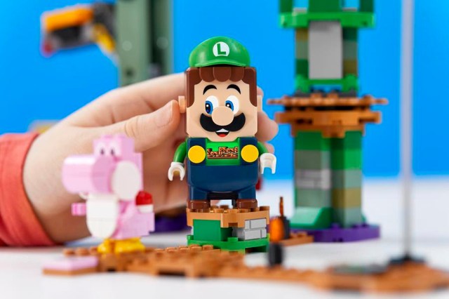 Luigi Is Coming to the Super Mario LEGO Universe This Summer!