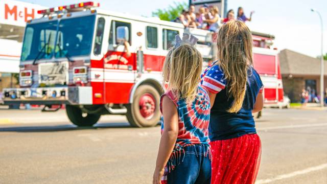 Kids watch a parade on the 4th of July