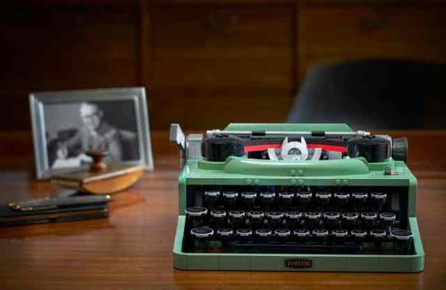 Your Kids Will Finally Understand What a Typewriter Is Thanks to LEGO