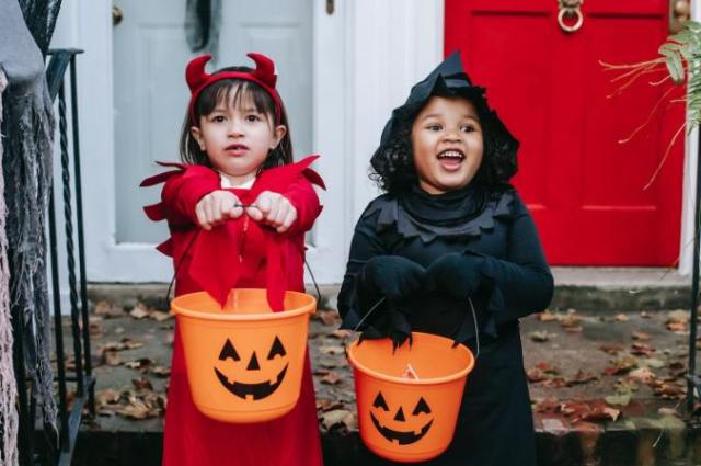 neighborhood guide to trick or treating in SF