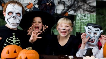 kids in Halloween costumes trick-or-treating in seattle