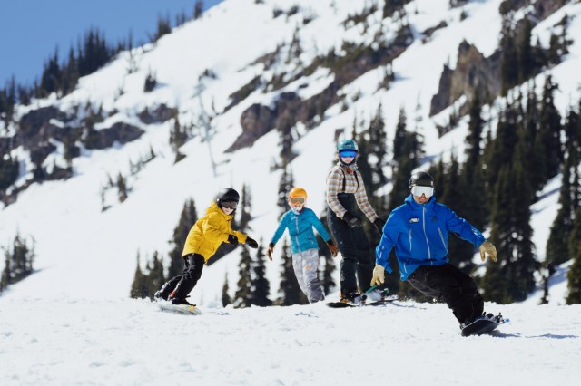 kids ski lessons, ski resorts near Seattle