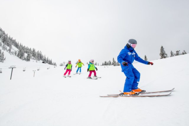 kids ski lessons, ski resorts near Seattle