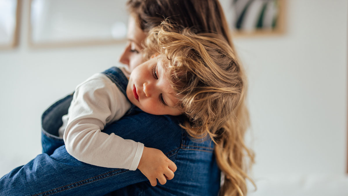 Why You Shouldn't Force Your Child to Hug, Parenting