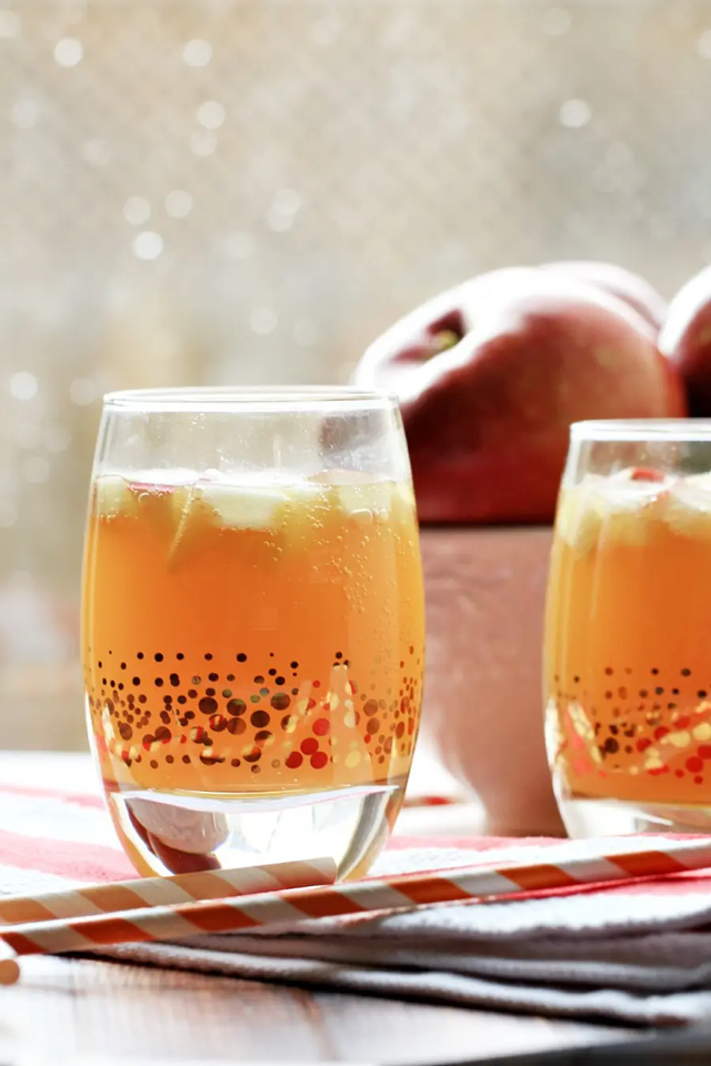 Apple pie punch holiday mocktail