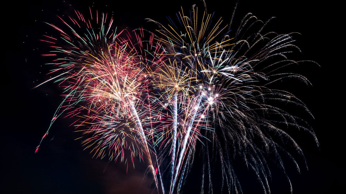 Create a Dazzling Fireworks Scene this New Years Eve - OOLY