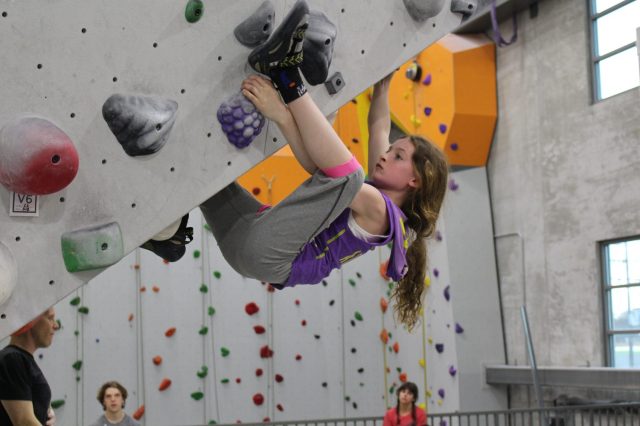 climbing for kids in chicago, climbing walls in chicago, bouldering in chicago, rock climbing for kids in chicago