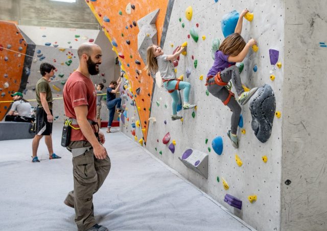 Rock climbing for kids in Chicago, bouldering in chicago, rock climbing in chicago