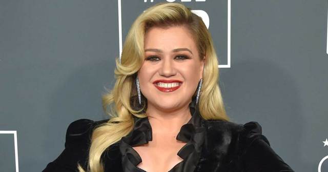 Kelly Clarkson Files to Legally Change Her Name amid Divorce