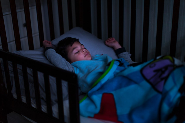 How to Transition from Crib to Toddler Bed, without Losing (Too Much) Sleep