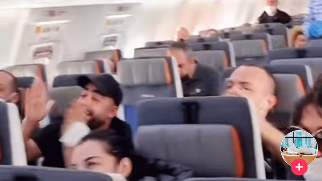 An Entire Plane Soothes a Crying Toddler by Singing ‘Baby Shark’