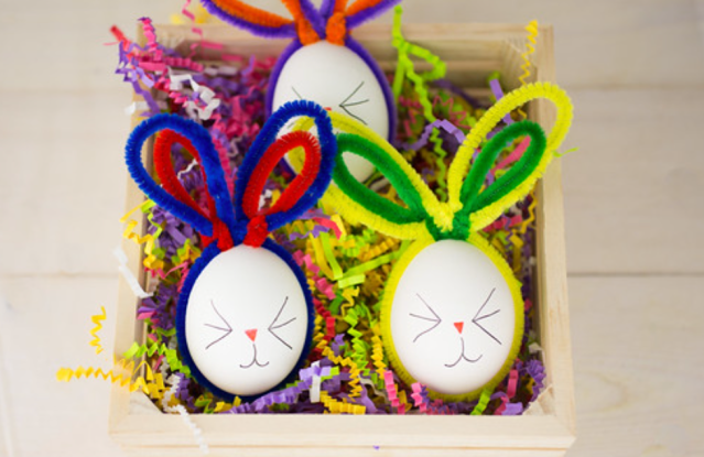make pipe cleaner bunny ears as an Easteer egg decorating idea