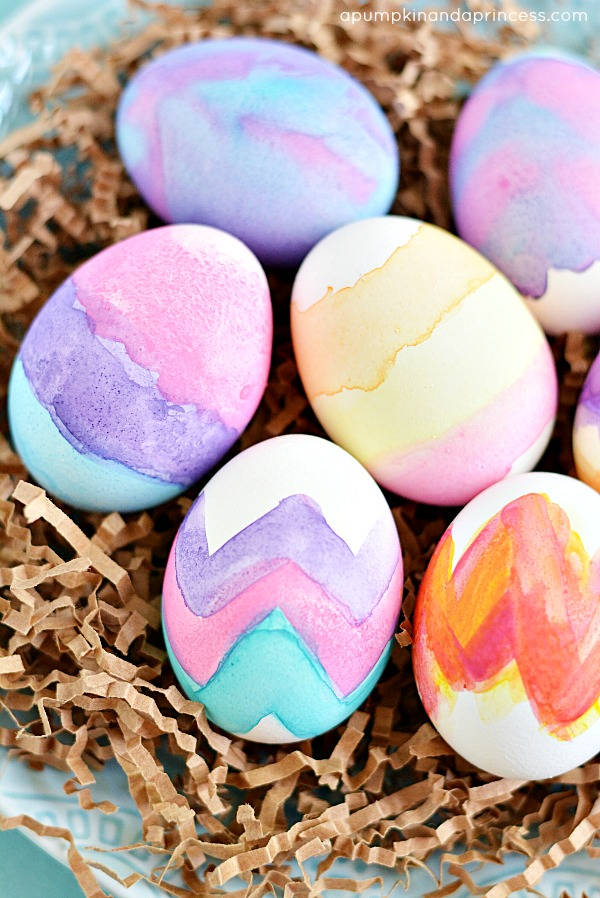 watercolor easter eggs, non-dye easter egg decorating ideas