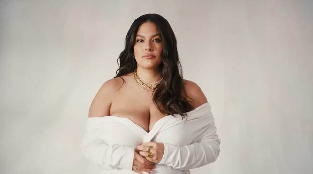 640px x 357px - Ashley Graham Thanks Her Post-baby Bodyâ€”and Poses Nude for a Spanx to  Celebrate It