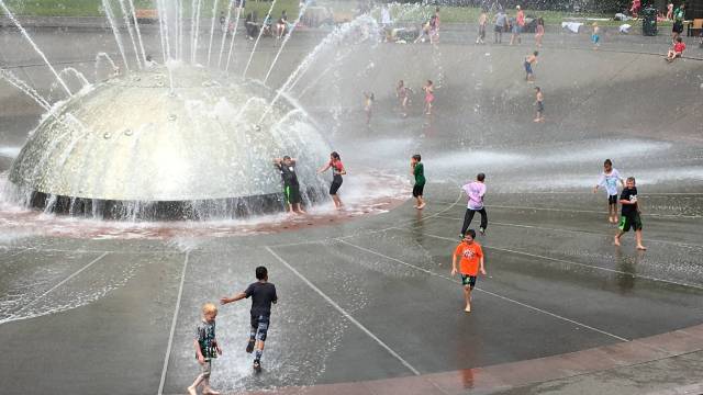 kids play in Seattle's international fountain, one of the best free things to do with kids in seattle