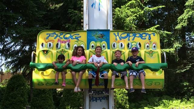 kids drop in a ride at wild waves theme park in seattle