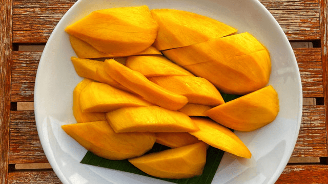 cooking hacks: how to peel a mango
