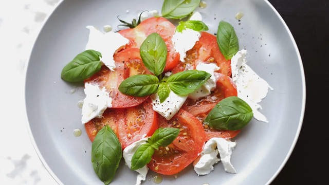 Caprese salad is a classic summer recipe, a great cold dinner idea and a great no cook meal