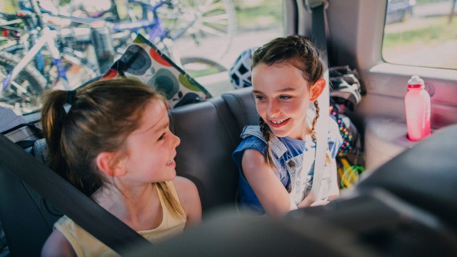 kids enjoying games you can play in the car on a road trip