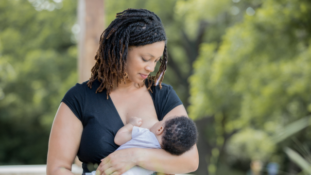 Internet Rallies to Defend New Mom Who Breastfed at Her Brother’s Wedding Reception