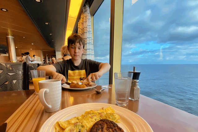 dining on holland america alaska cruise