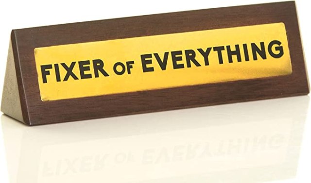 Fixer of everything desk plate