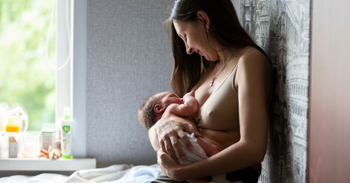 9 Essential Breastfeeding Supplies That Can Help - Sleeping Should Be Easy