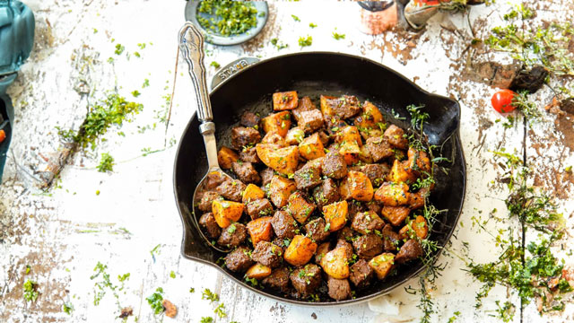 skillet steak and potatoes is an easy one pot meal