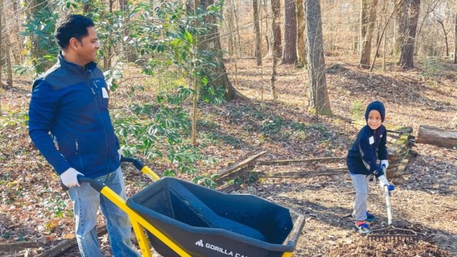 6 Places Atlanta Families Can Volunteer Year-Round