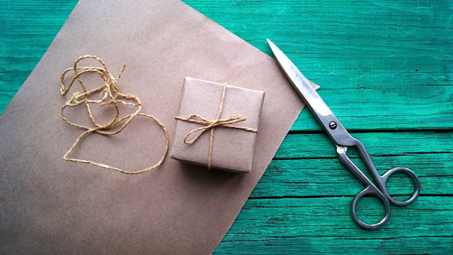 Woman shares genius hack for cutting wrapping paper this Christmas & you  DON'T need scissors