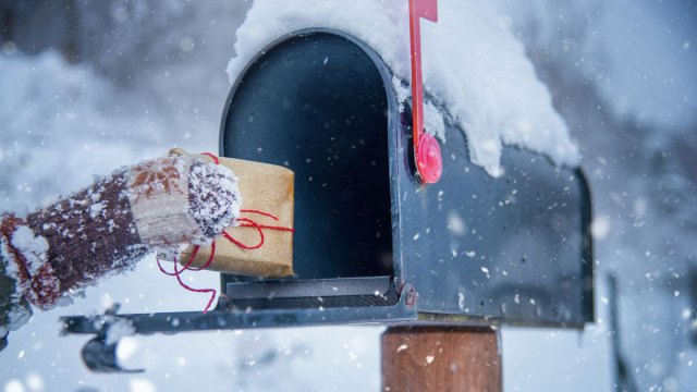 wondering how to thank your mail carrier? Leave a gift in the mailbox