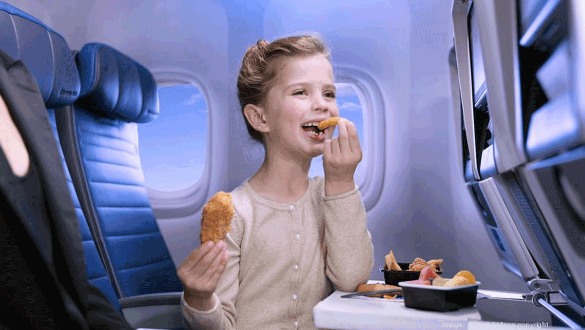 United Airlines Brings Back Free Kids’ Meals Just in Time for Holiday Travel