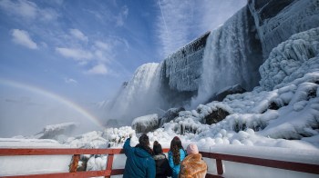 Family looking at the Niagara Falls from a viewing point