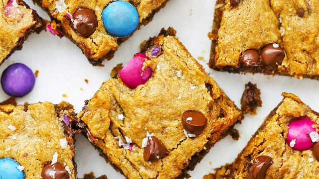 Peanut butter cookie bars are a good birthday party snack
