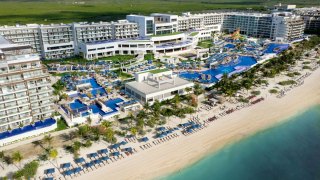The Royalton Splash Riviera Cancun is a Mexico all-inclusive resort